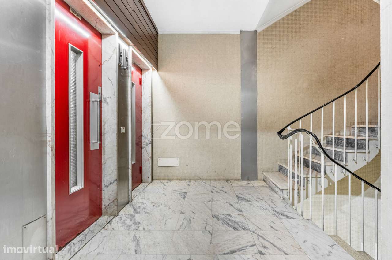 Apartamento T3 Junto ao Corte Inglês com 3 lugares de garagem - Grande imagem: 3/22