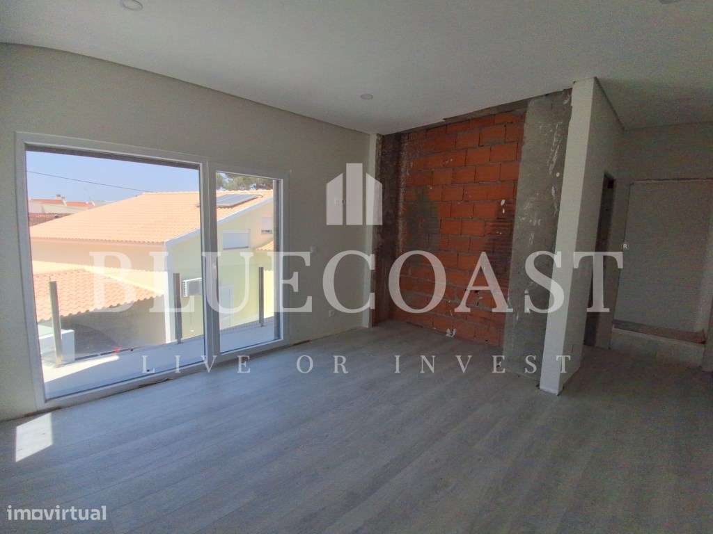 Fantástica Moradia V5 Isolada com piscina, em Azeitão-11