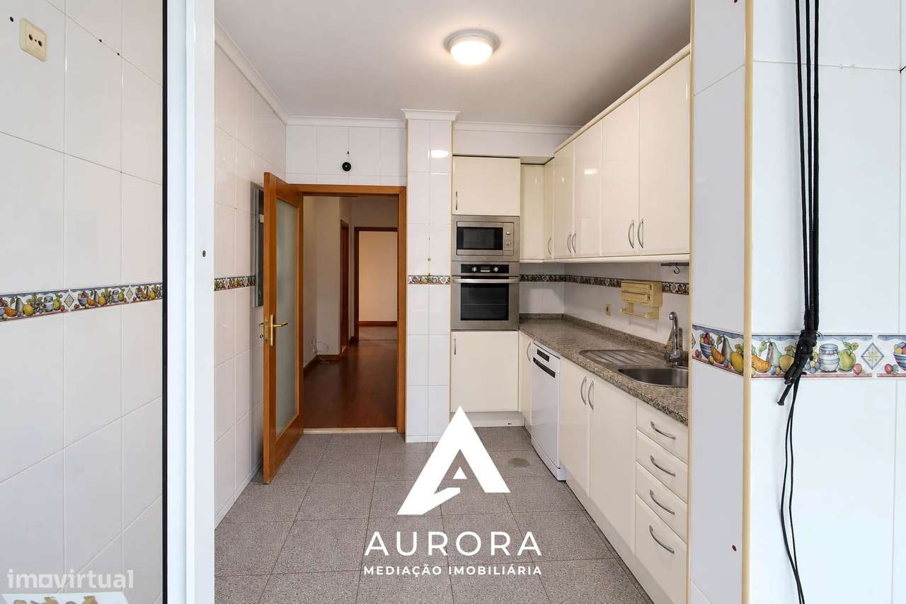 Apartamento T3 com 2 lugares de garagem e sótão-7