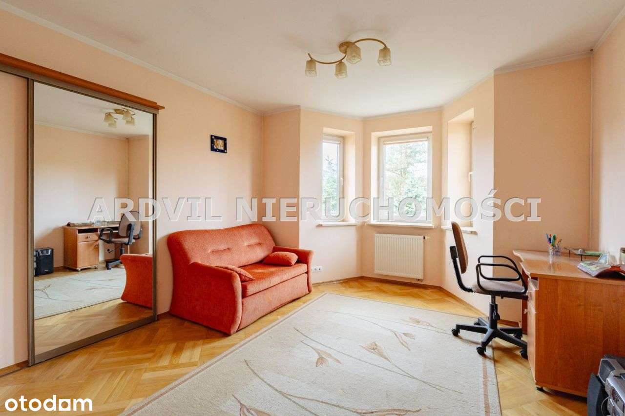 Solidny przestrony dom-13