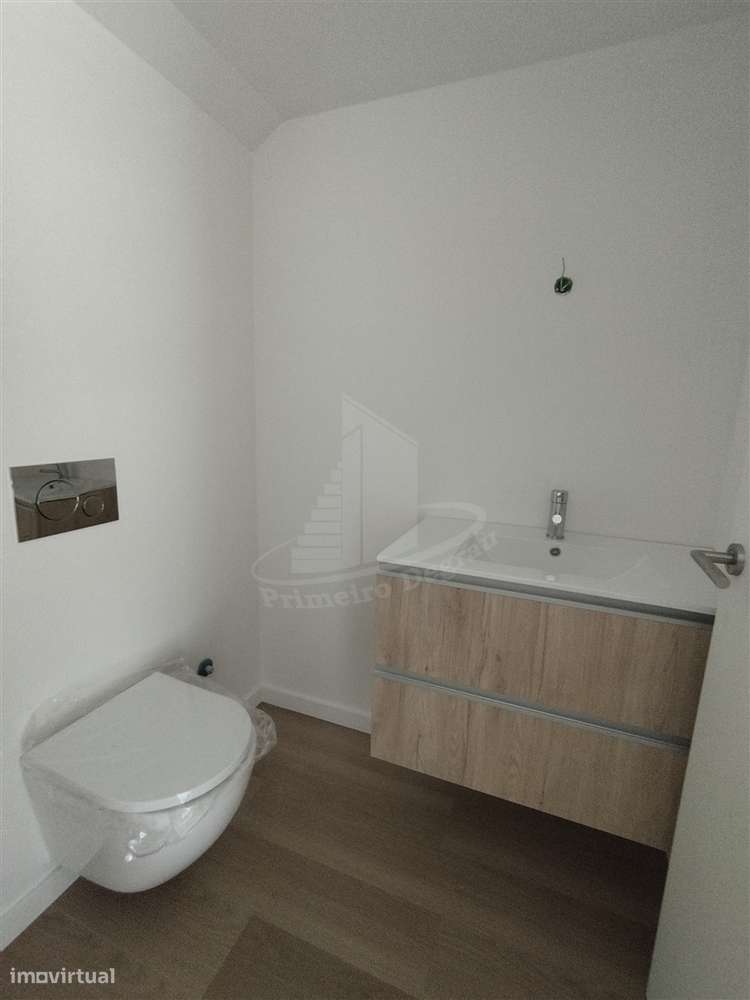 Moradia de 2 pisos com vistas fabulosas-5