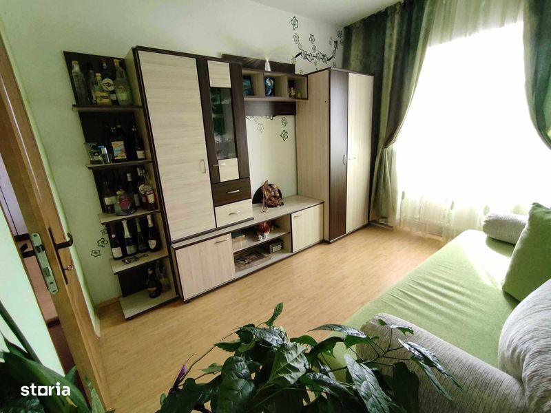 Vand apartament 3 camere