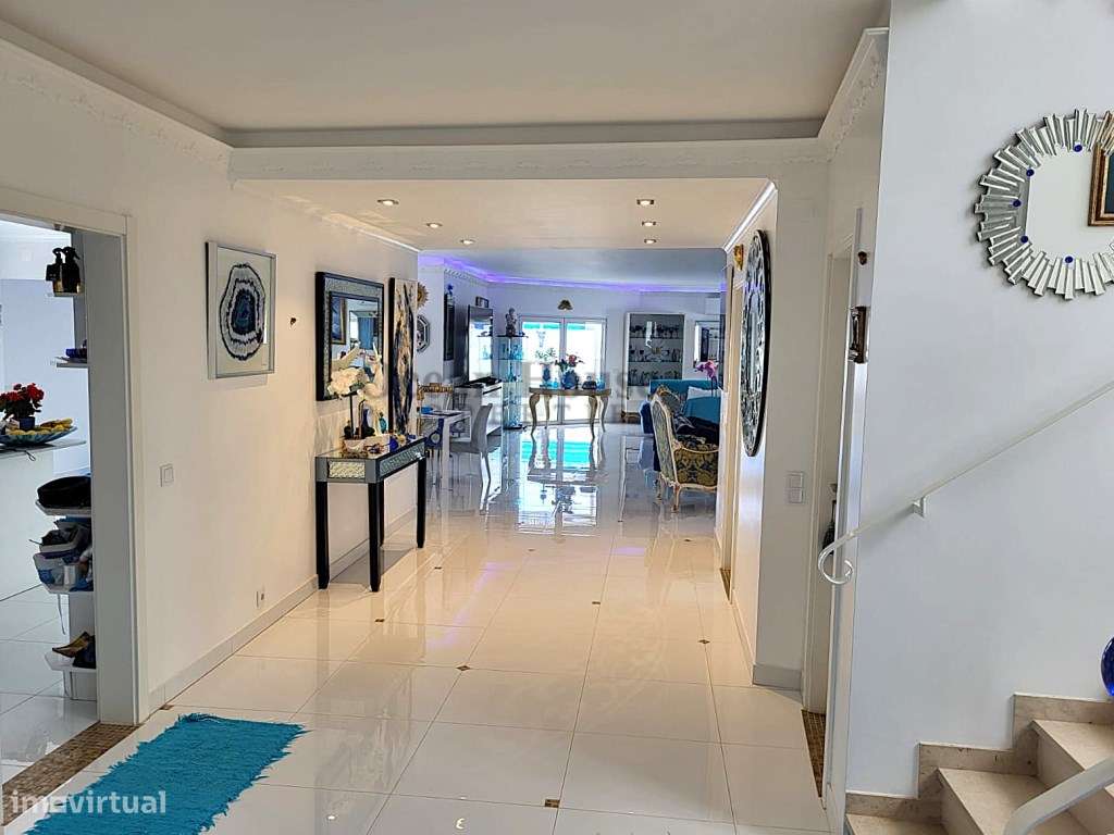 Moradia T4 com garagem e piscina, a 900 metros da praia dos Olhos d... - Grande imagem: 4/26