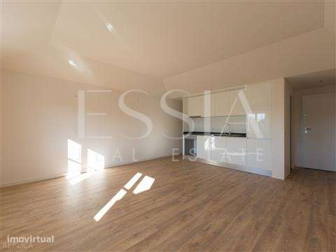 Apartamento T0 com Varanda no Centro do Porto-0