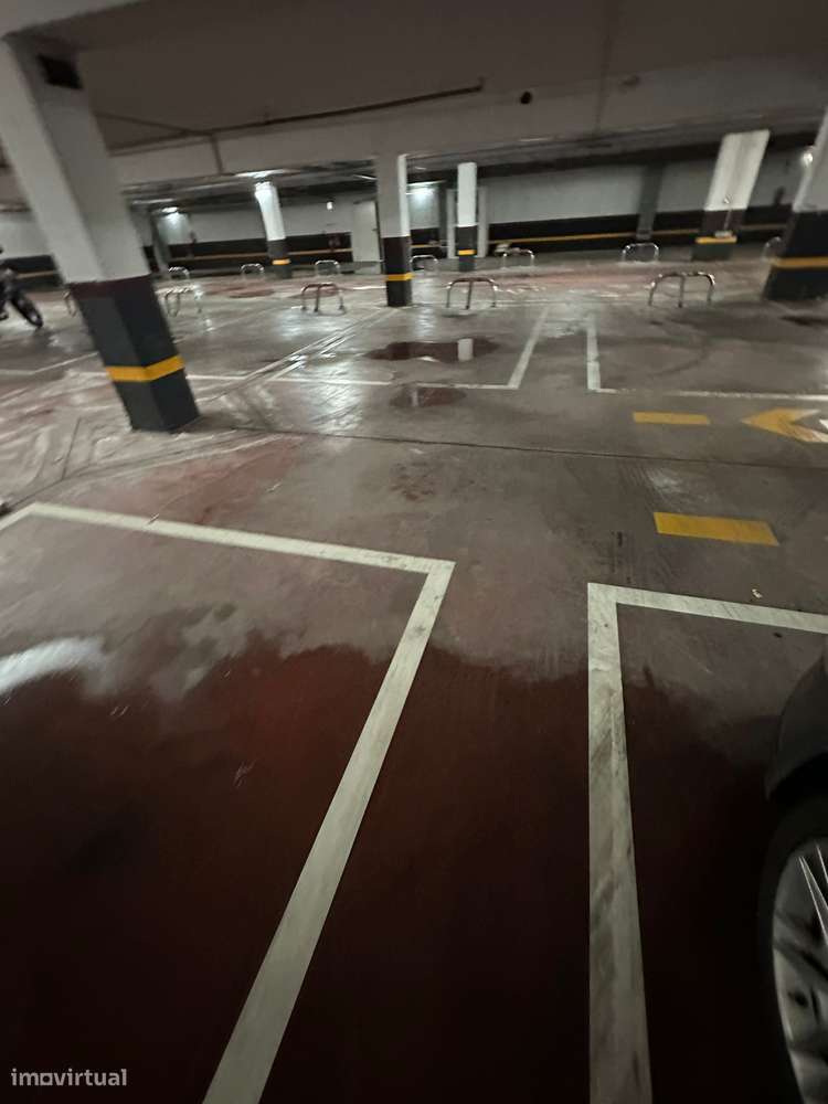 Apartamento T1 com lugar de parqueamento e piscina-24