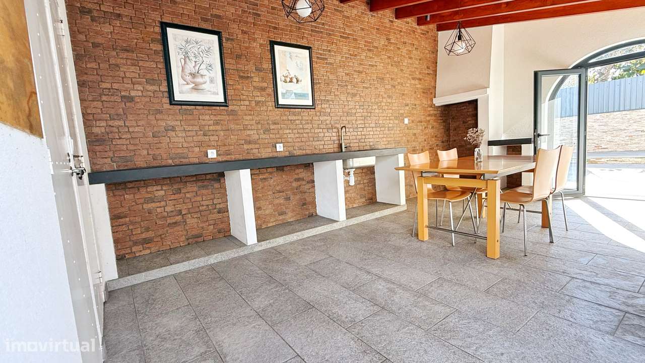 Moradia IsoladaT1+1 Totalmente Remodelada -Charneca da Caparica-31