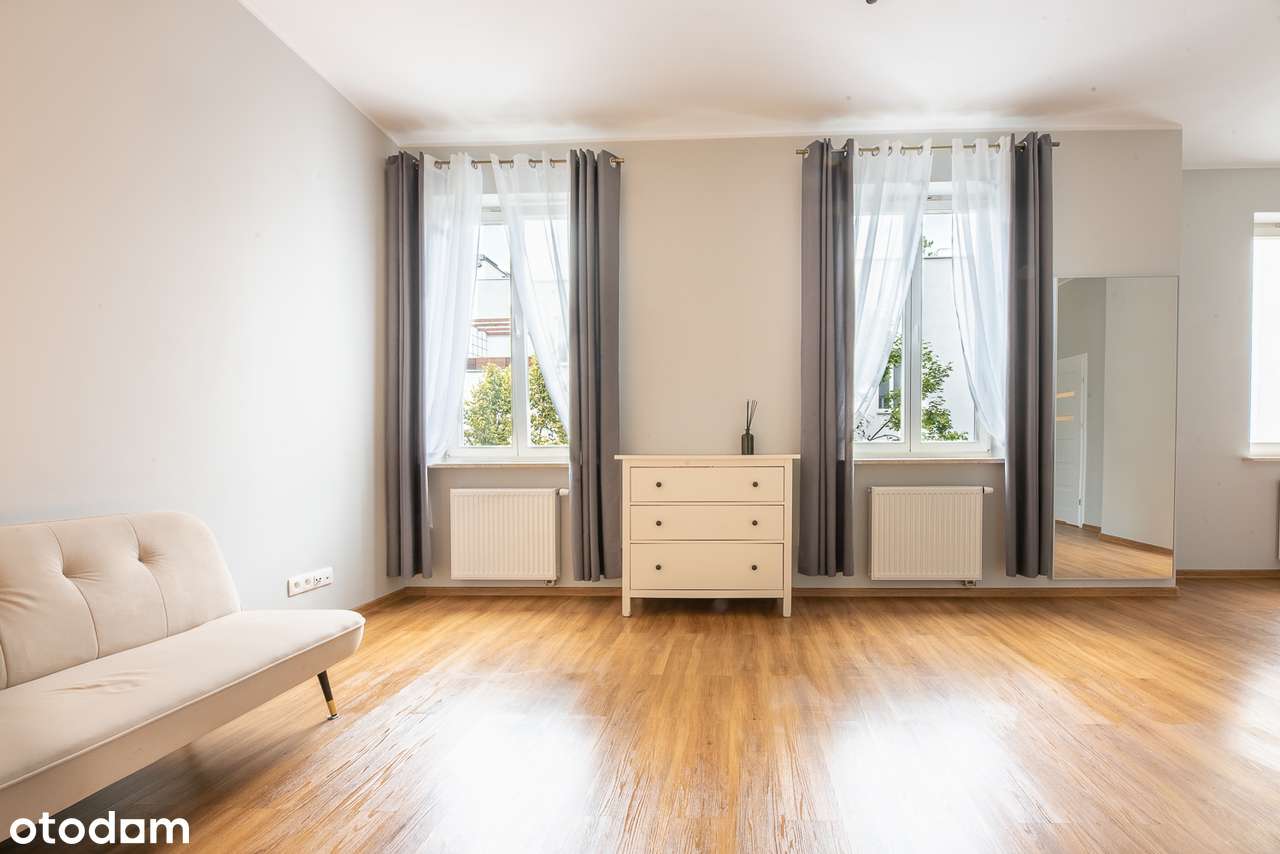 W zrewitalizowanej kamienicy w sercu Śródmieścia Warszawy.-0