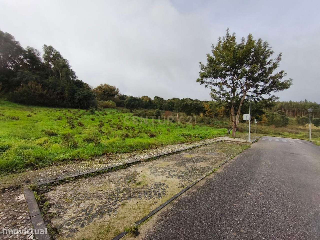 Terreno urbano inserido em loteamento com 878 m2 na Quinta do Arneiro - Grande imagem: 4/7