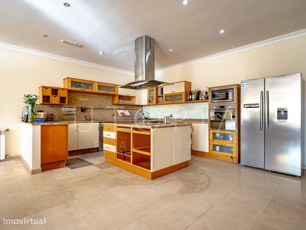 Moradia de Prestígio com Piscina, Campo de Ténis e Terreno Murado d...-41