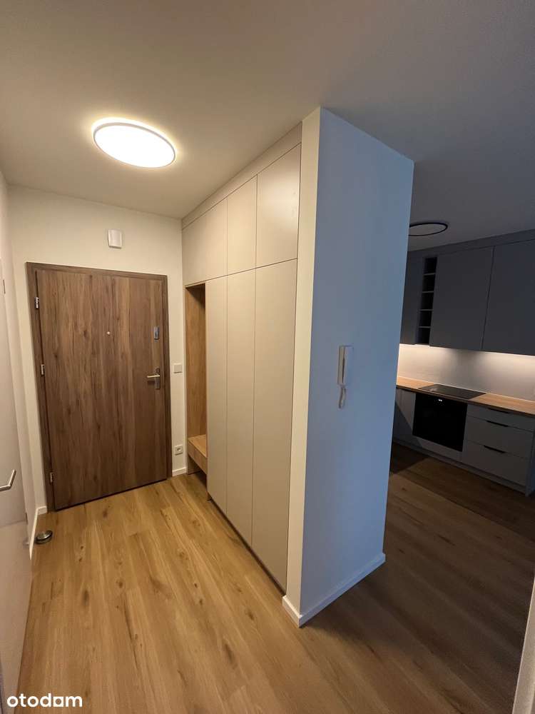 Do wynajęcia, 2 pokoje, ogrzewanie miejskie, balkon i parking. - Więcej