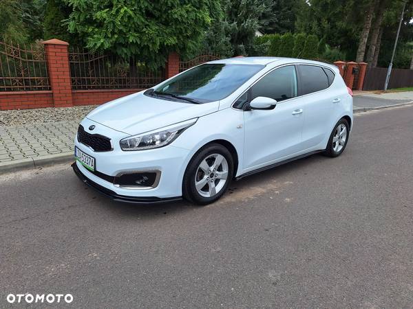 Kia Ceed - 11