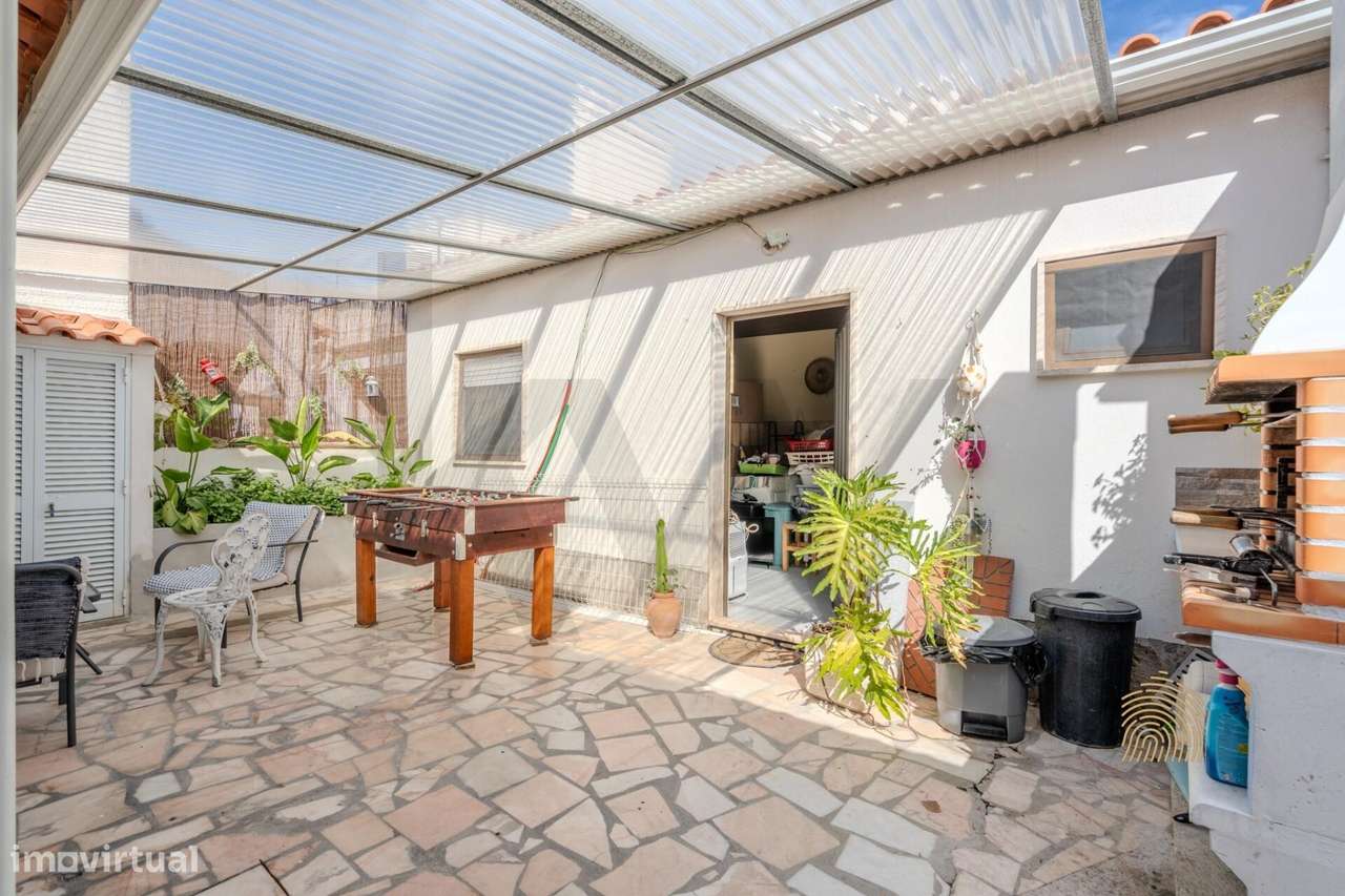 Moradia T4 remodelada com jardim, terraço e garagem | Vendas Novas-17