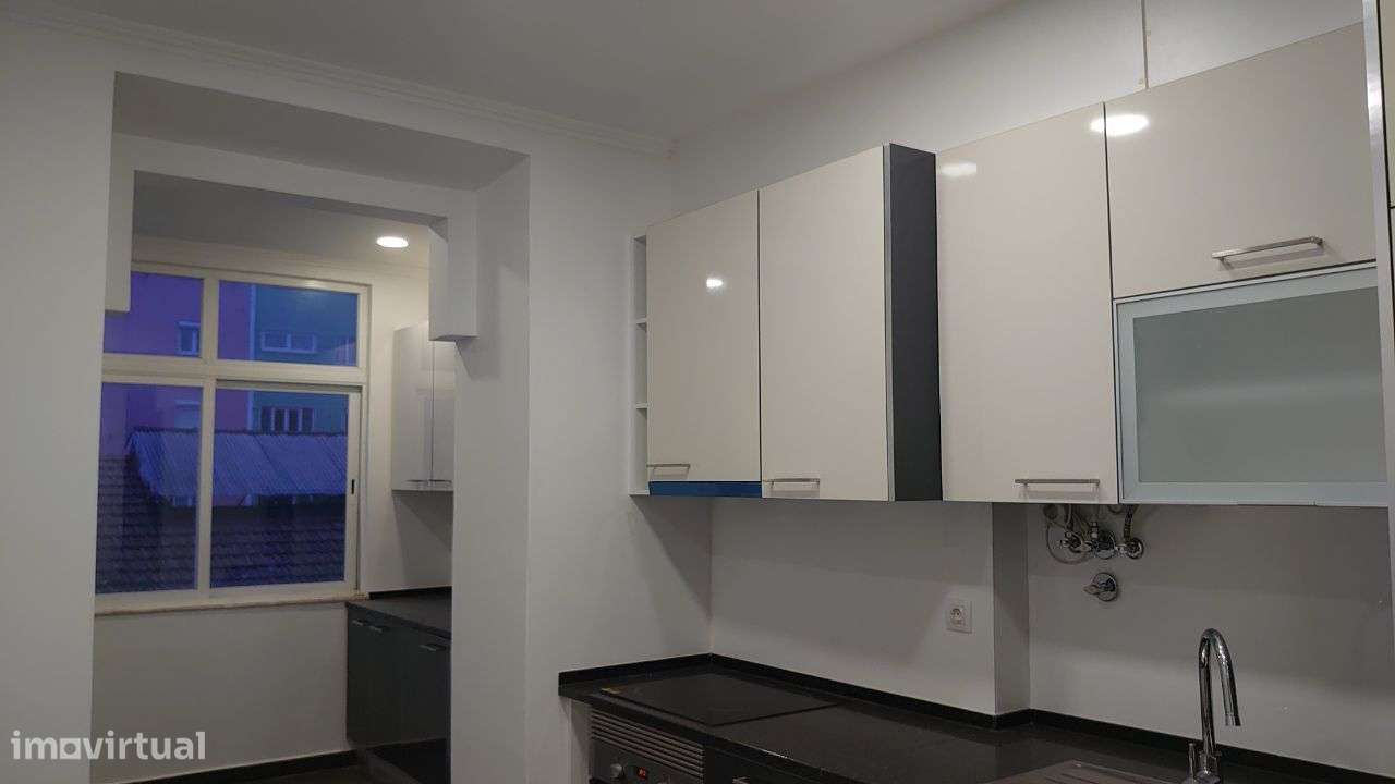 T4 remodelado R Angela Pinto junto Mercado Arroios-35