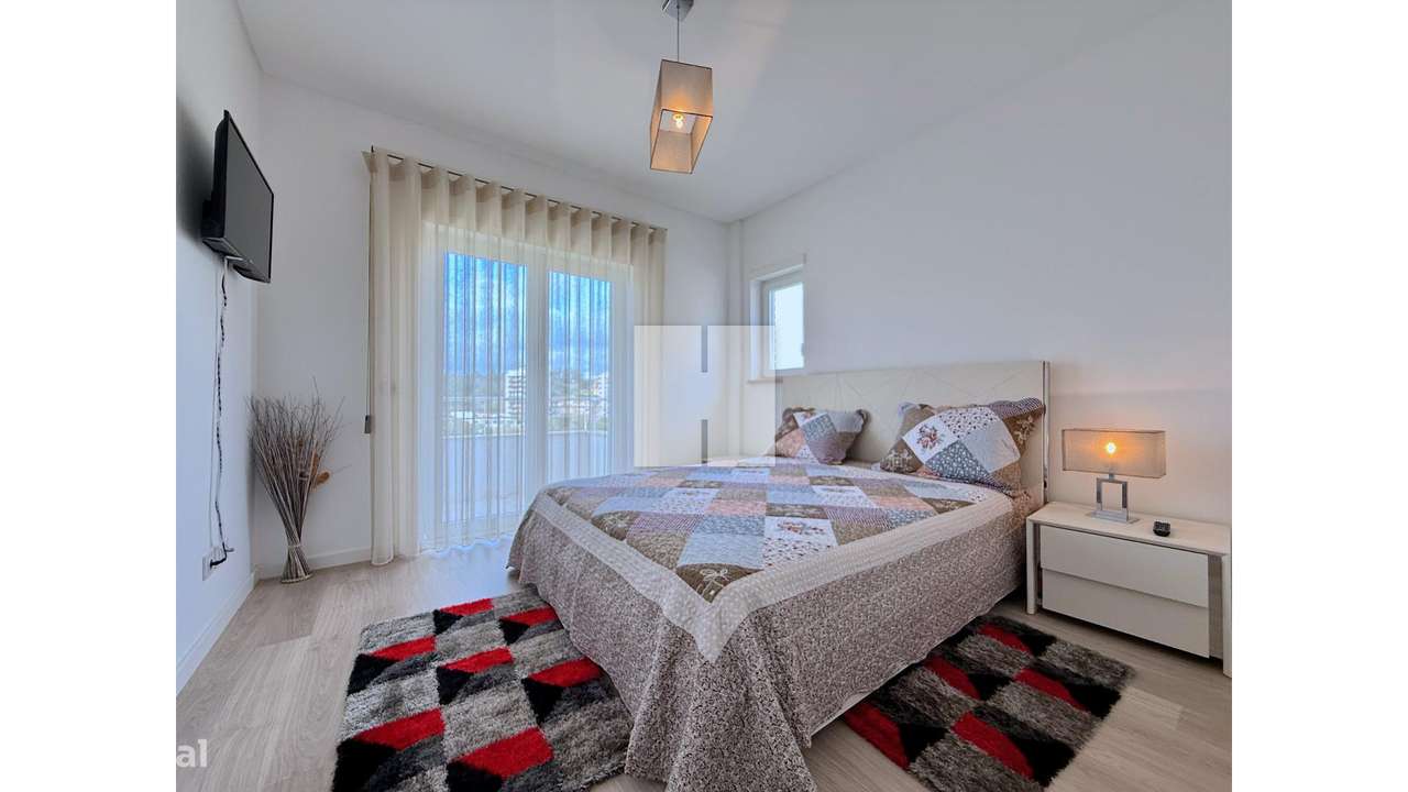 Luxuoso T-3 na Qtª Santa Maria-25