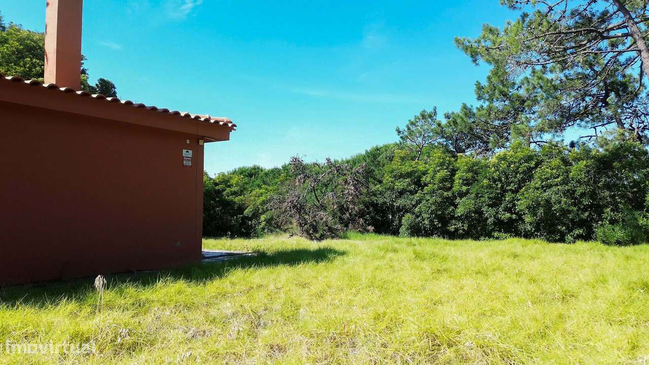 MORADIA EM LOTE DE TERRENO DE 1.940m² COM PROJECTO APROVADO-12