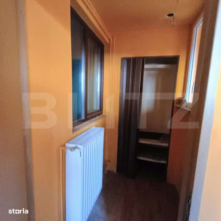 Casa cu 6 camere si garaj pretabil afacere zona Malu Rosu - Imagine principală: 4/12