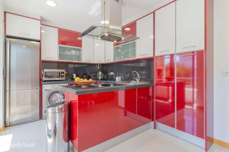 Amplo apartamento com 4 Assoalhadas e garagem,  na Quinta do Bom Retir - Grande imagem: 2/46