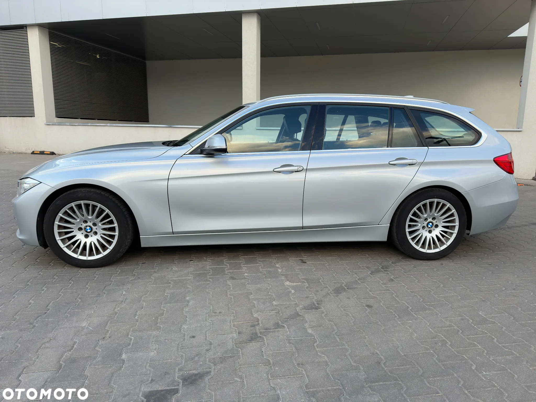 BMW Seria 3 325d Luxury Line - 2