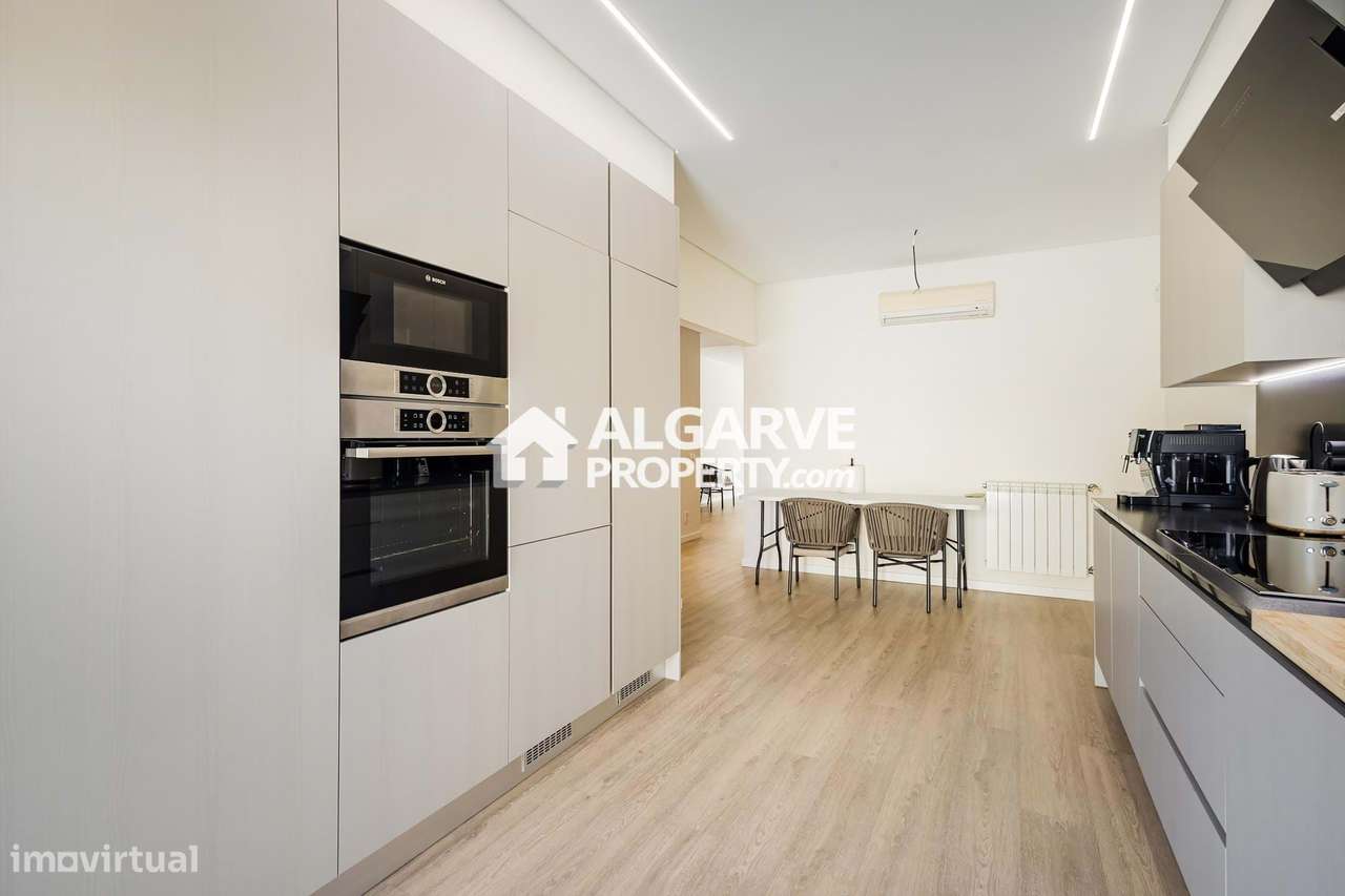 Moradia moderna V6 em condomínio com piscina. Perto de Vilamoura e pra-11
