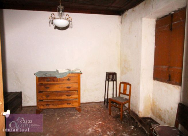 Moradia para reconstruir com terreno em Coimbrão-15