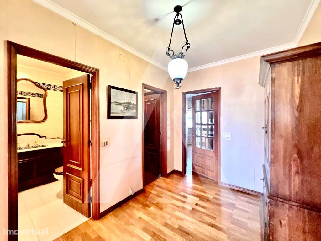 Apartamento T4 Duplex no centro de São João da Madeira-10