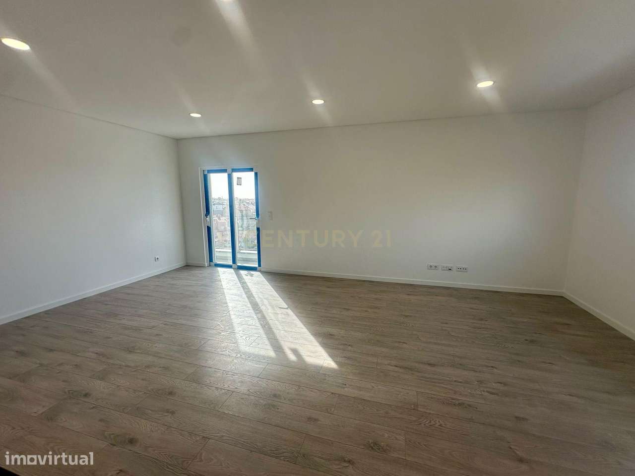 T3 Tires - 3 parqueamentos e arrecadação-22