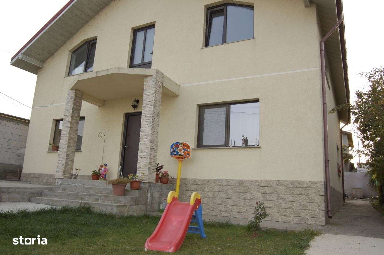 Vila cu Priveliște la Lacul Siutghiol-Spațiu Ideal pentru Două Familii-1