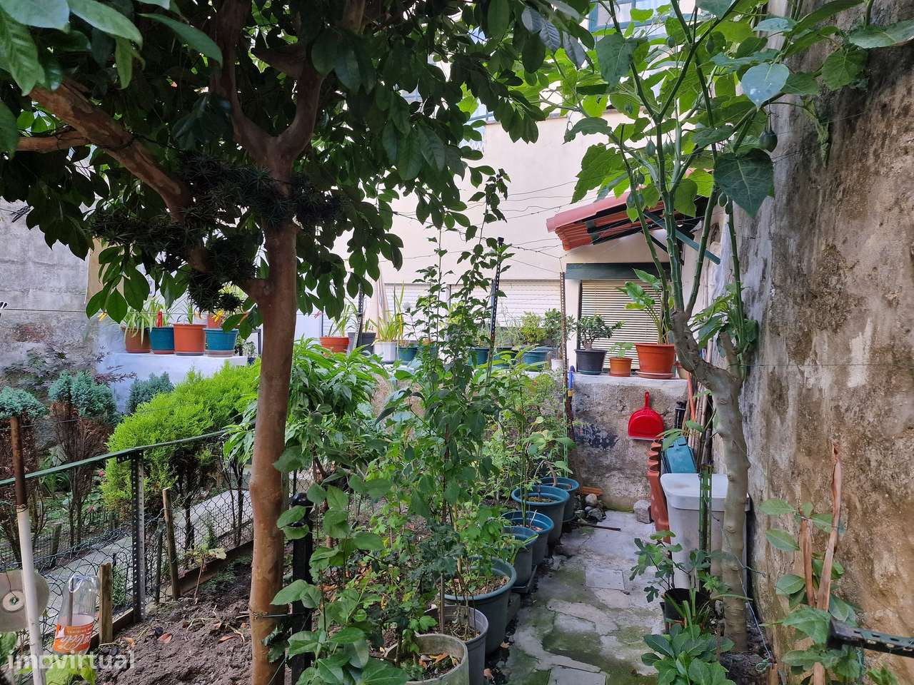 Excelente imóvel c/ terraço, jardim + anexo c/ 2 divisões - Metro Rubi-19