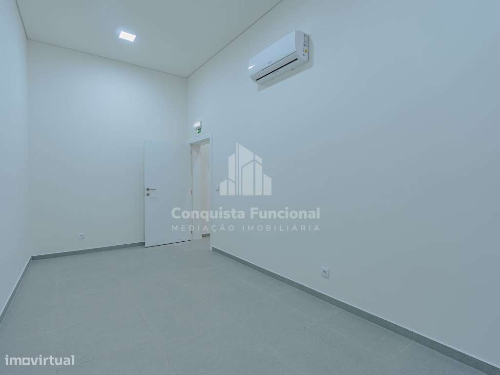 Pavilhão Industrial Moderno - Z.I. Vila Maior, S.M. Feira-10