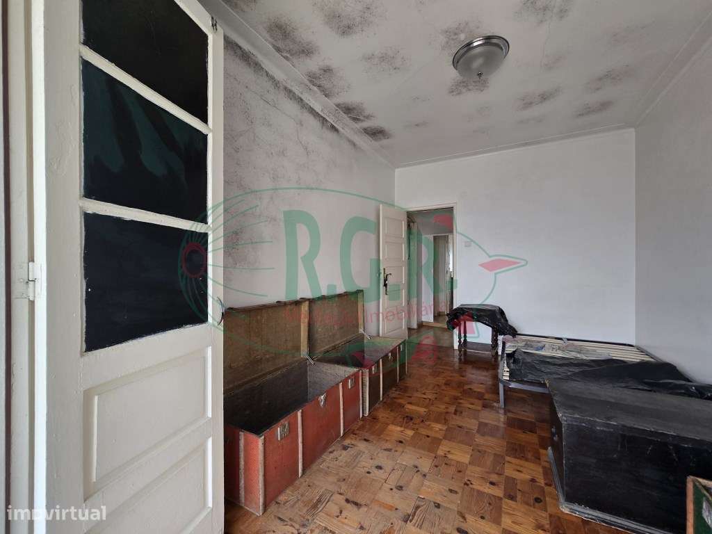 INVESTIMENTO - T5 Entrada Independente | Garagem | Peq. Quintal | C...-28