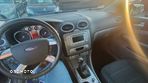 Ford Focus 1.8 Titanium - 12