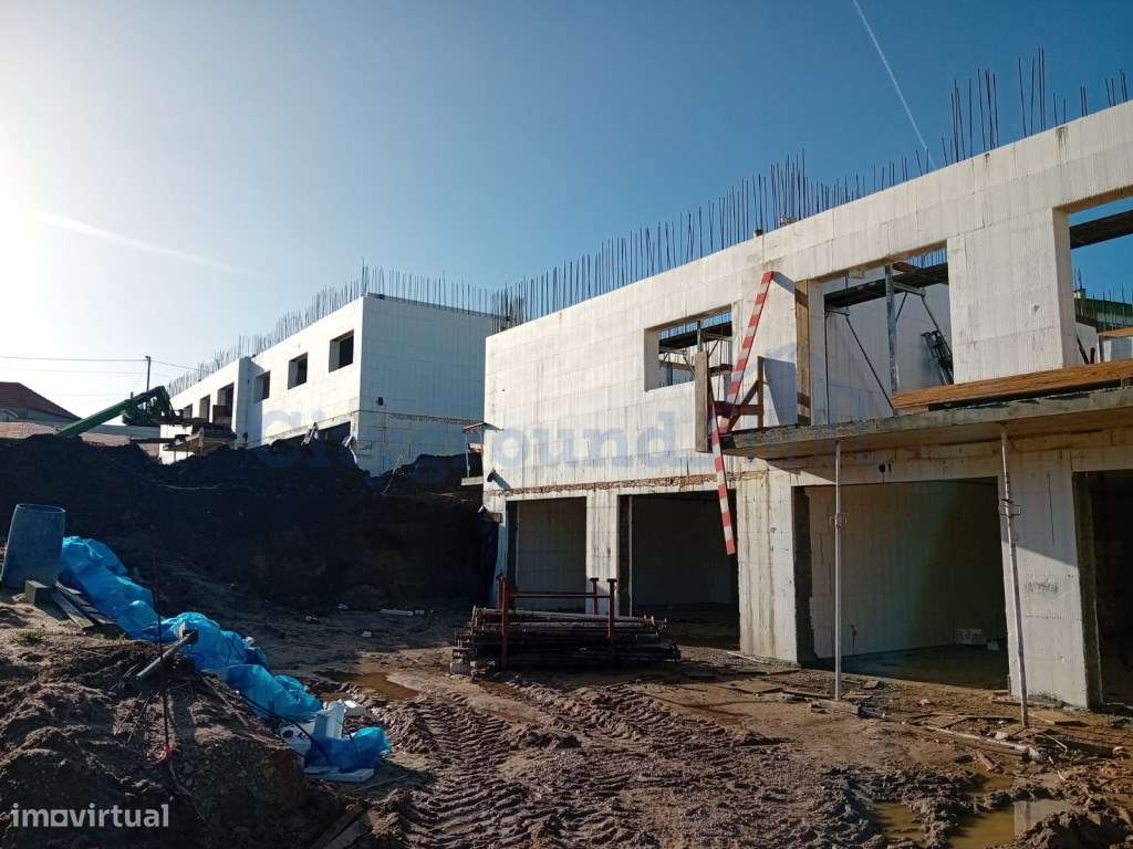 Apartamento T2 em Condomínio Fechado nos Pousos - Tecnologia Verde-5