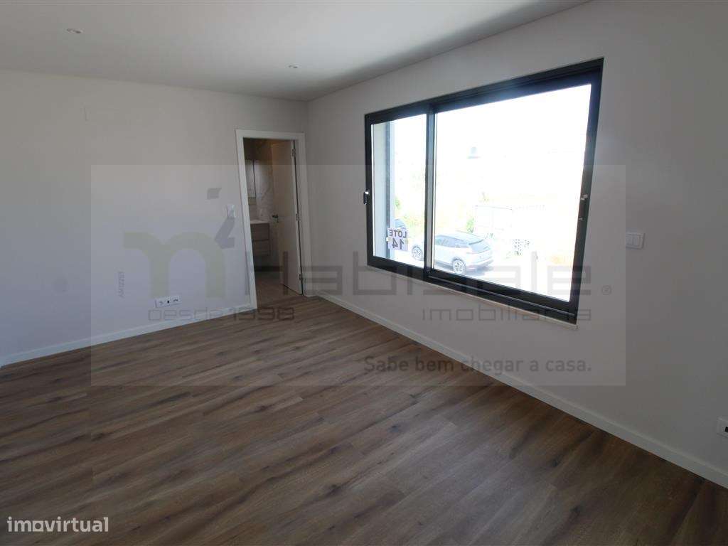 Moradia V3 +1 com piscina em Barcarena-21