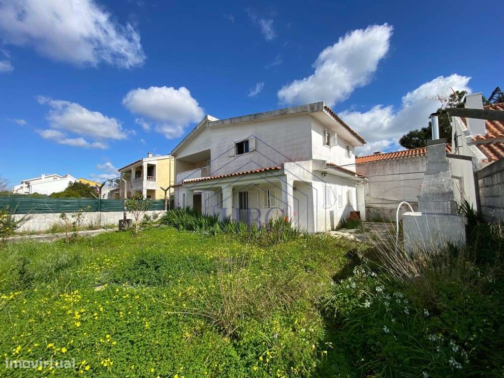 Moradia T3+1 com Grande Potencial na Lagoa de Albufeira - Sesimbra-47