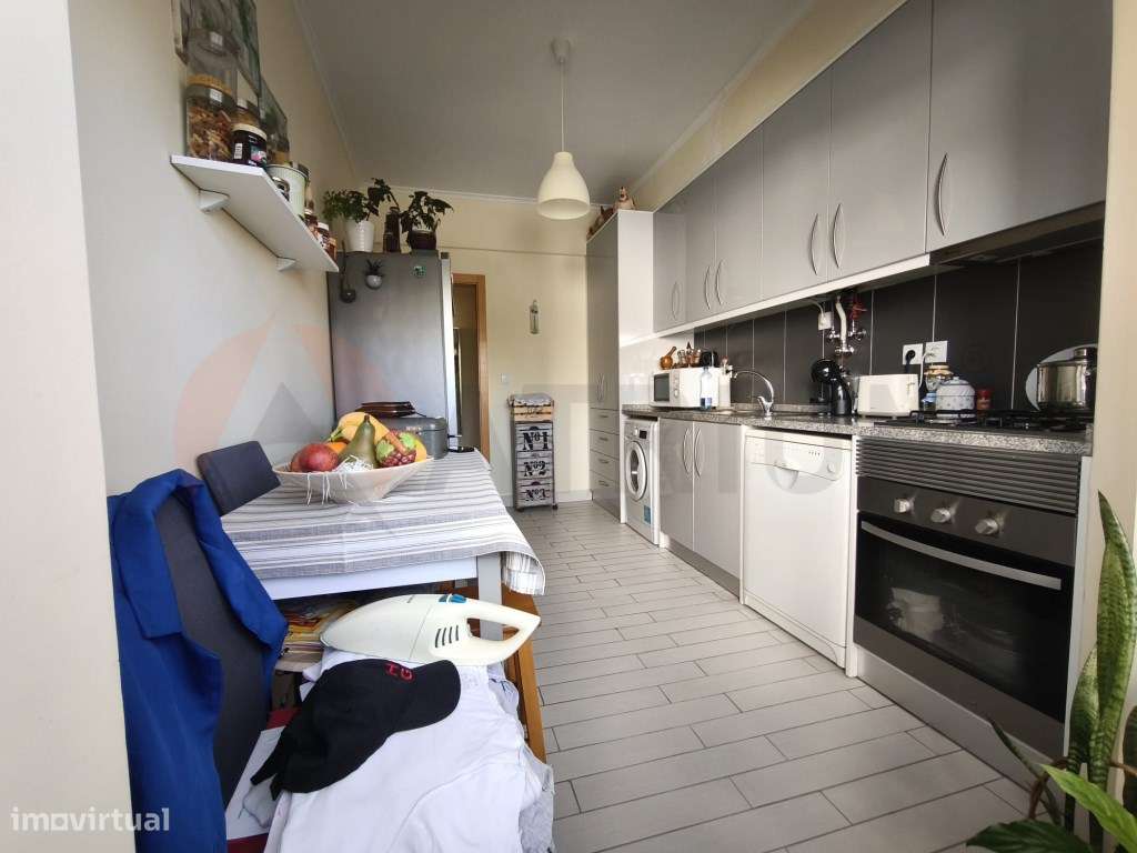 Apartamento T2 parcialmente remodelado em Setúbal (Monte Belo Sul)-7