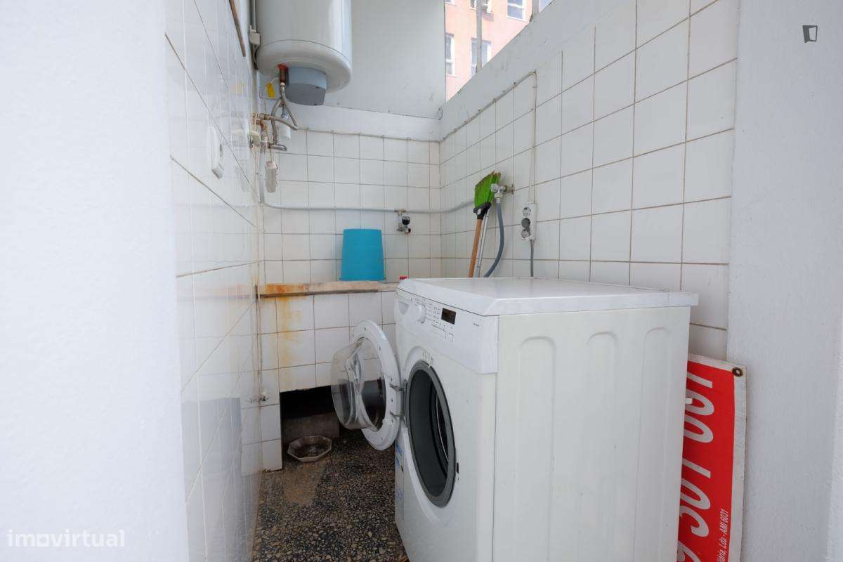 Quarto - localizado em Baixa Coimbra - Grande imagem: 2/10