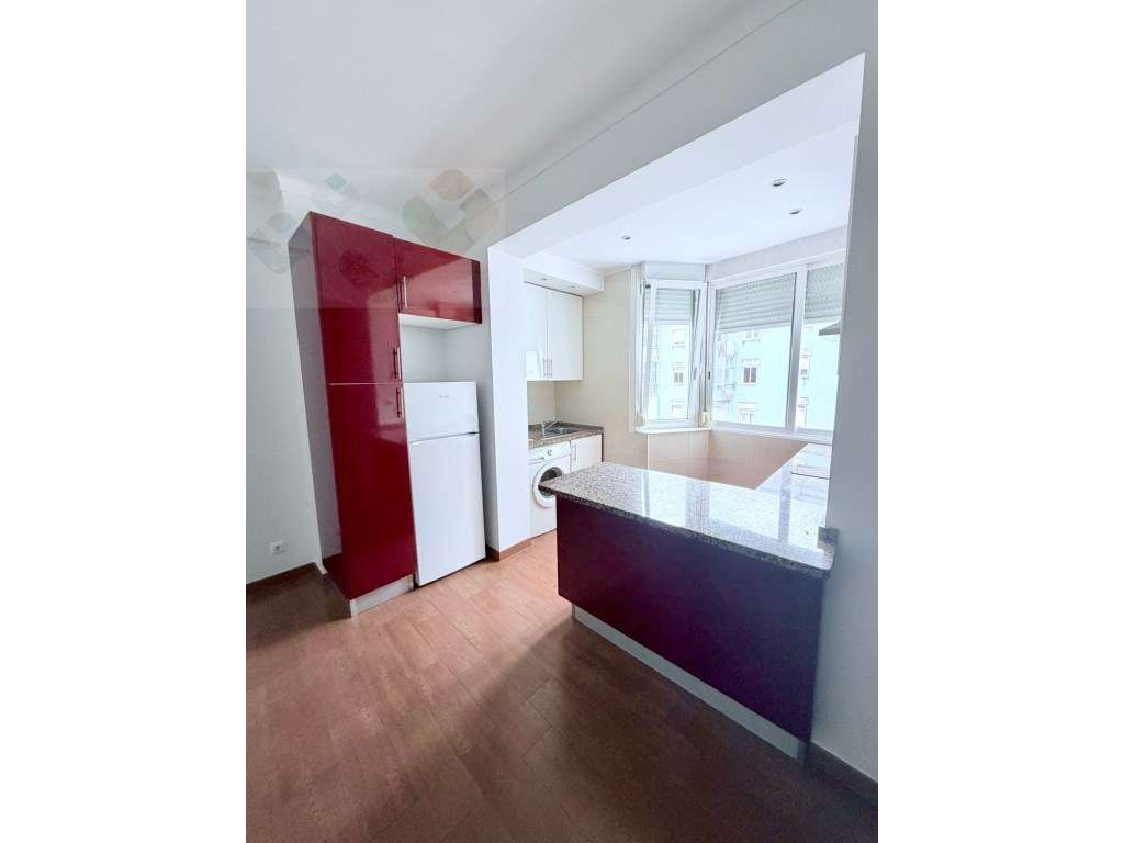 Amadora Venteira, Excelente T1, Remodelado e Equipado, Oportunidade...-6