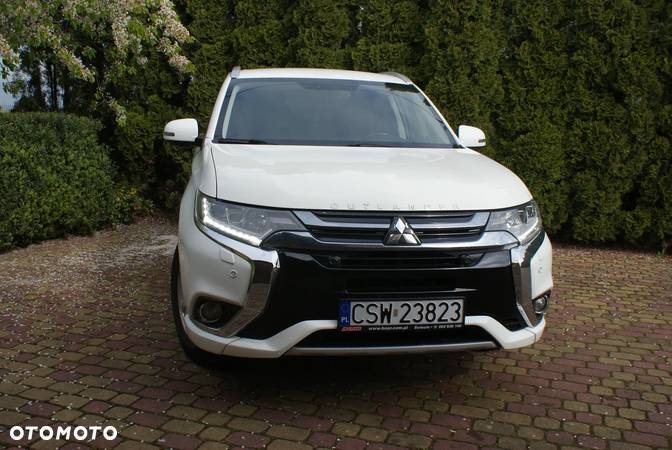 Mitsubishi Outlander - 2