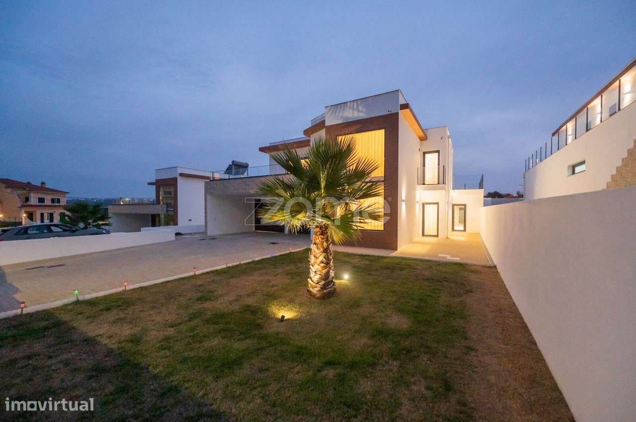 Moradia T4 com psicina - Grande imagem: 2/60