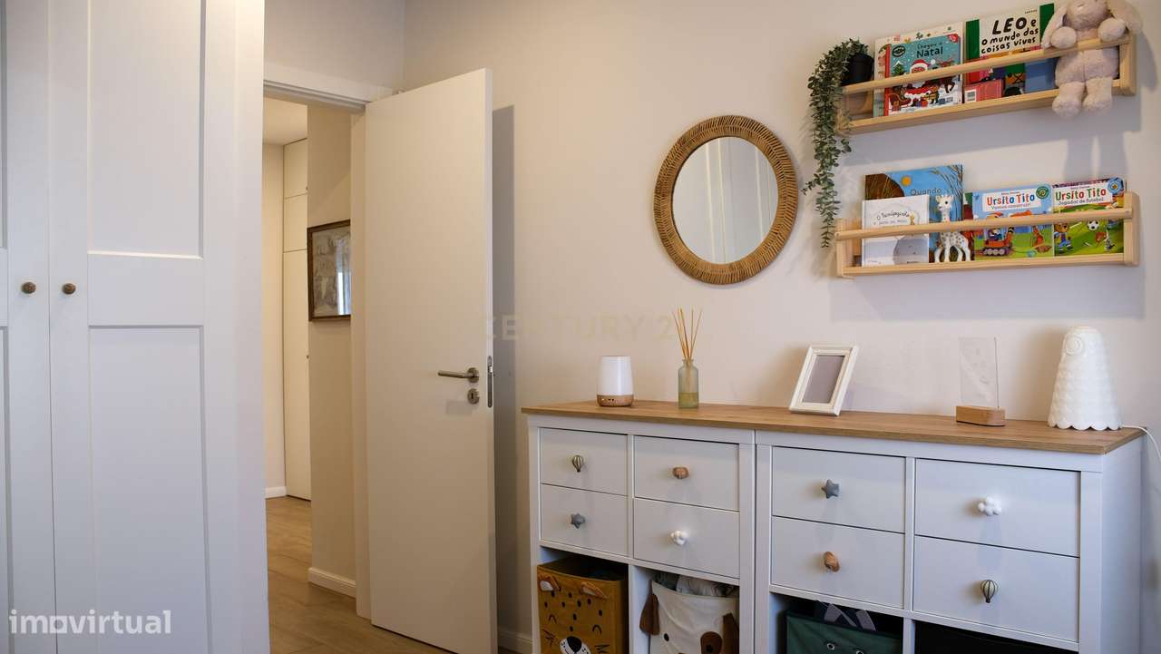 Apartamento T2 Renovado com Logradouro de 80m² no Centro de Almada-19