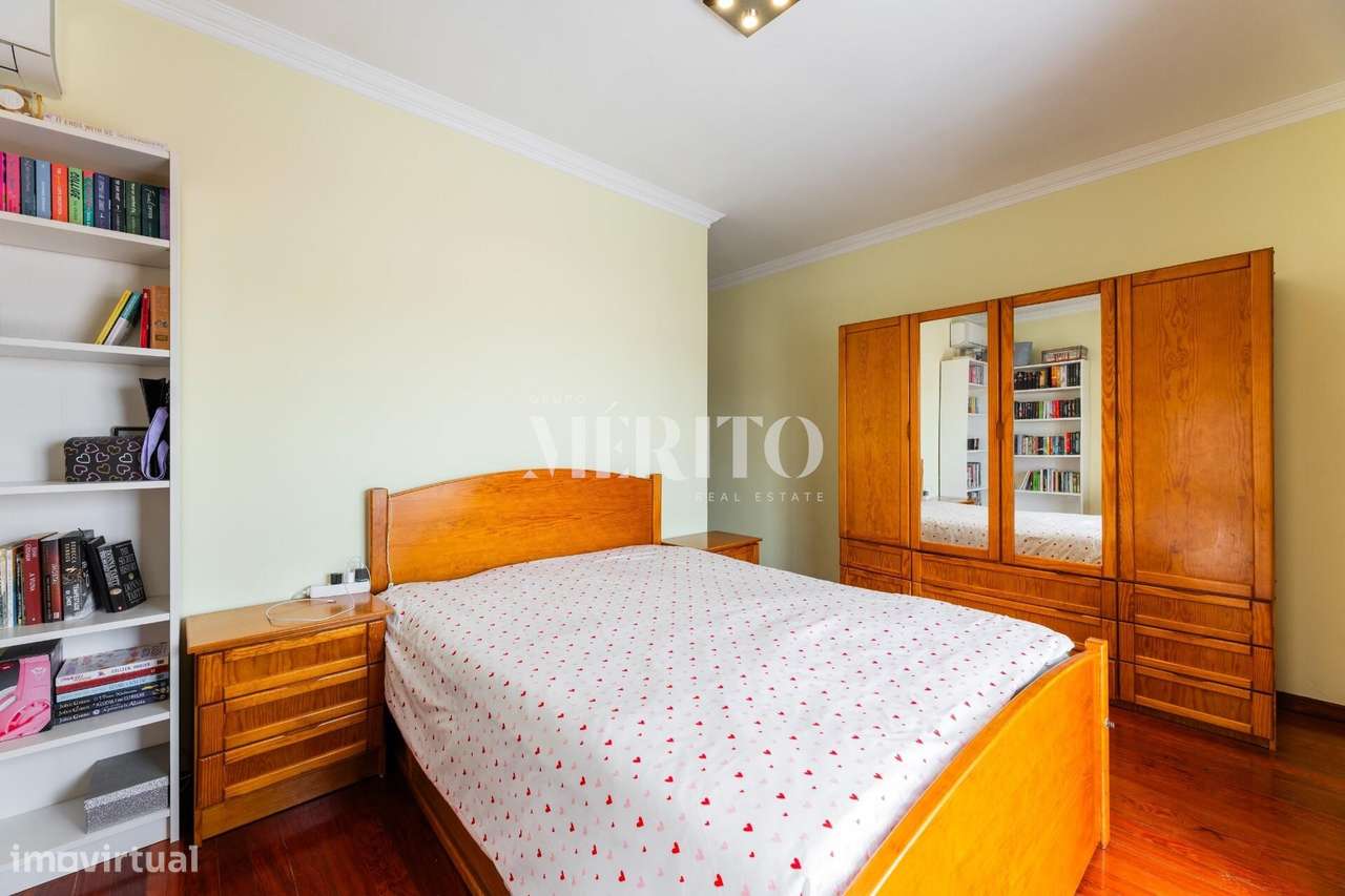 Apartamento T4 com garagem 2 carros-10