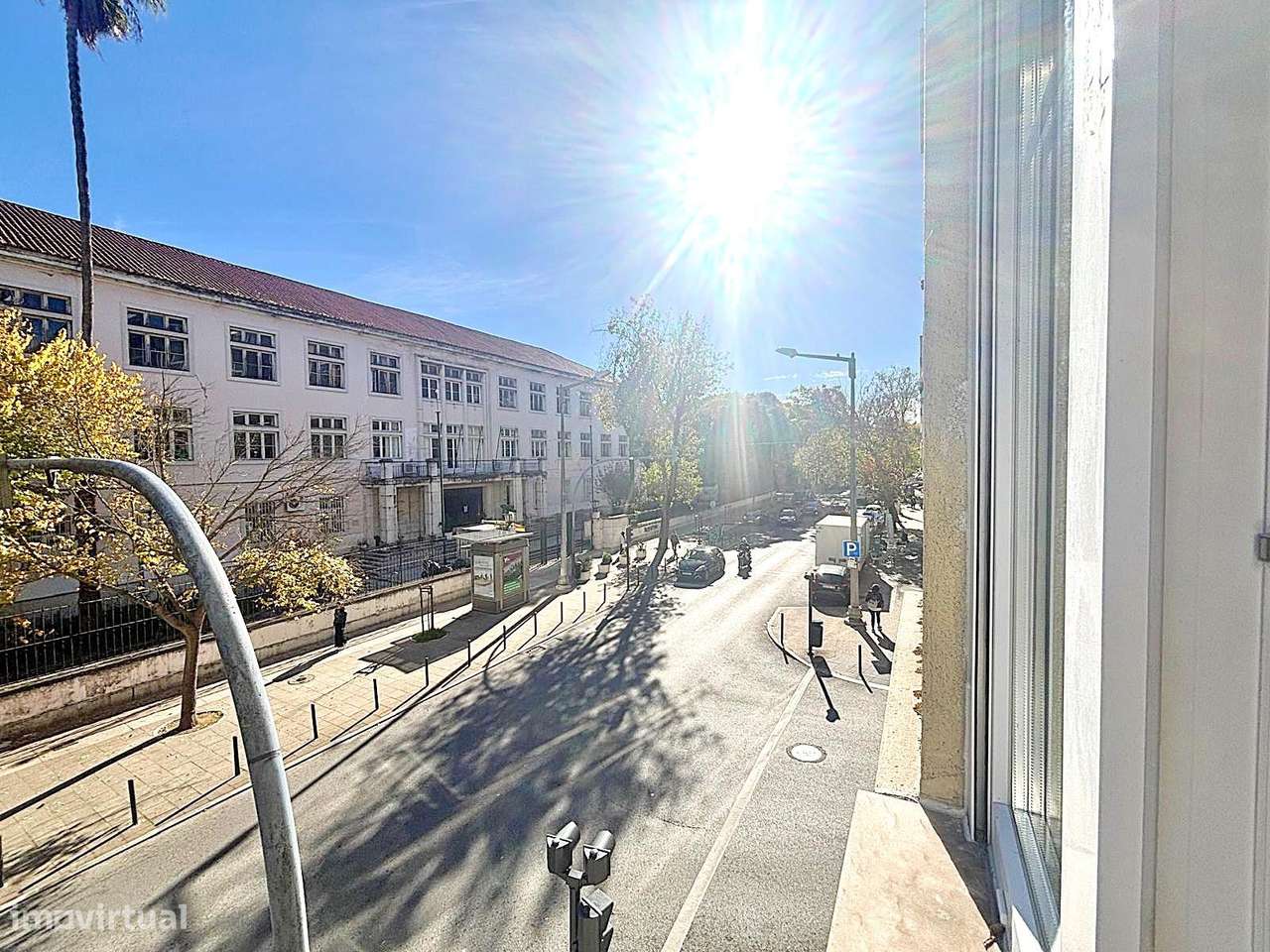 T3 totalmente remodelado com varanda na Av. General Roçadas!-17