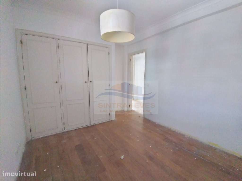 Lindo Apto T4 , totalmente remodelado num 1º andar, junto à Base Na...-10