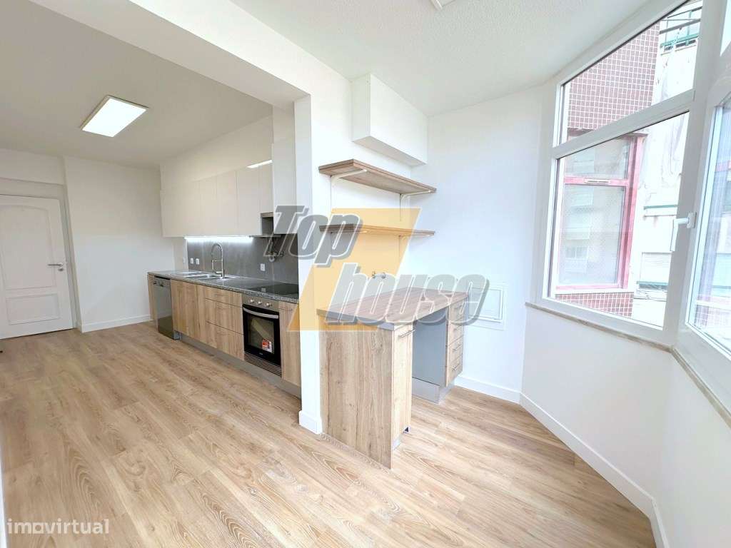 Apartamento T3 Estrada da Luz com parqueamento e arrecadação-7
