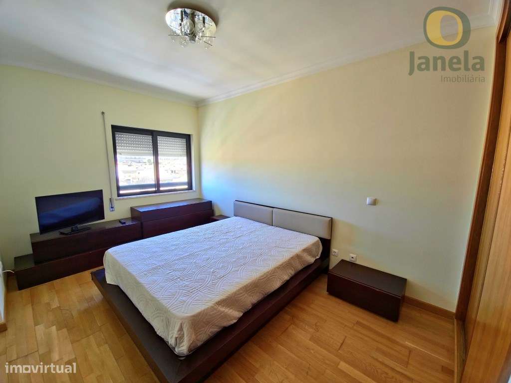 T2 grande com muita luz, duas varandas e boa localização em Faro-23