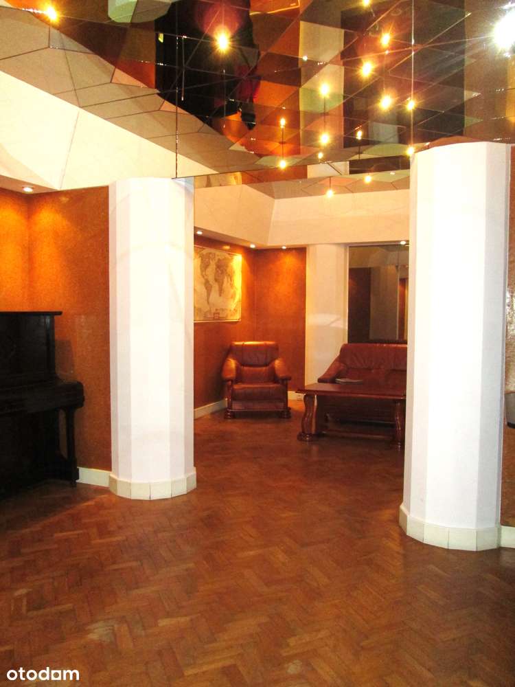 NIETUZINKOWY DOM Z MOŻLIWOŚCIĄ PODZAŁU NADAJĄCY SIĘ NA SIEDZIBĘ FIRMY.-11