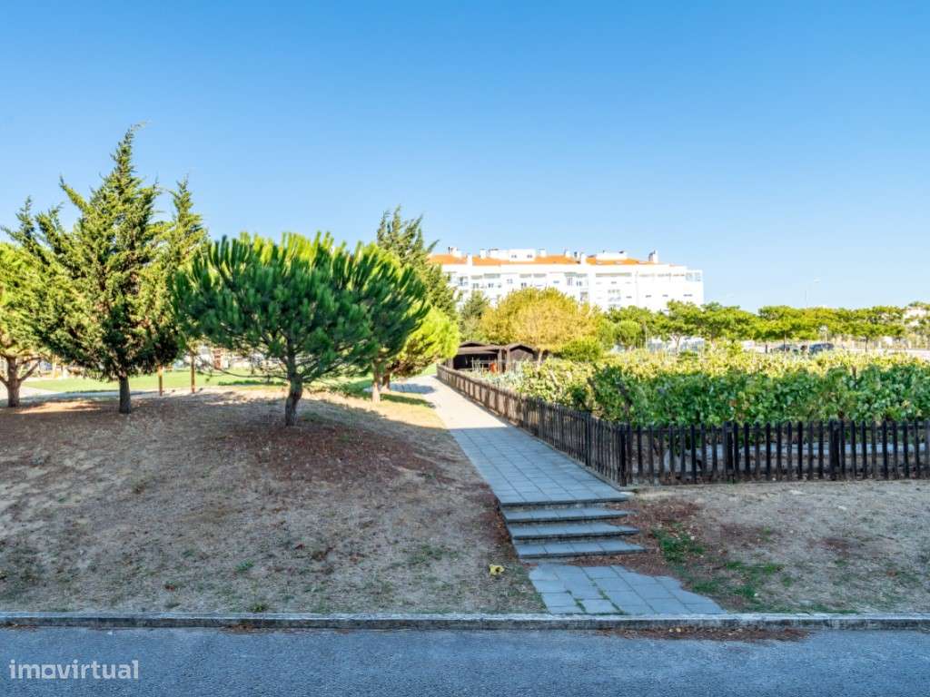 VENDE-SE T3 COM TERRAÇO E GARAGEM EM CARCAVELOS-31