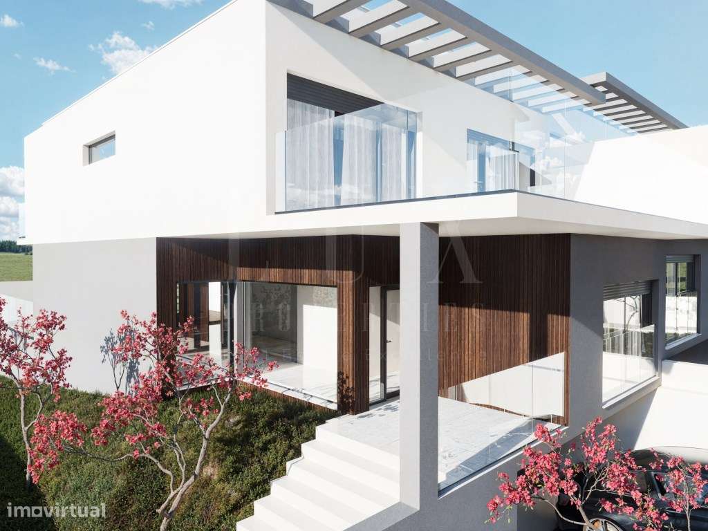 MORADIA T4 CONTEMPORÂNEA COM PISCINA-6