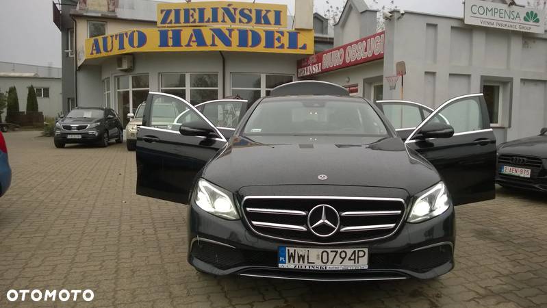 Mercedes-Benz Klasa E 220 d 4-Matic 9G-TRONIC - 23