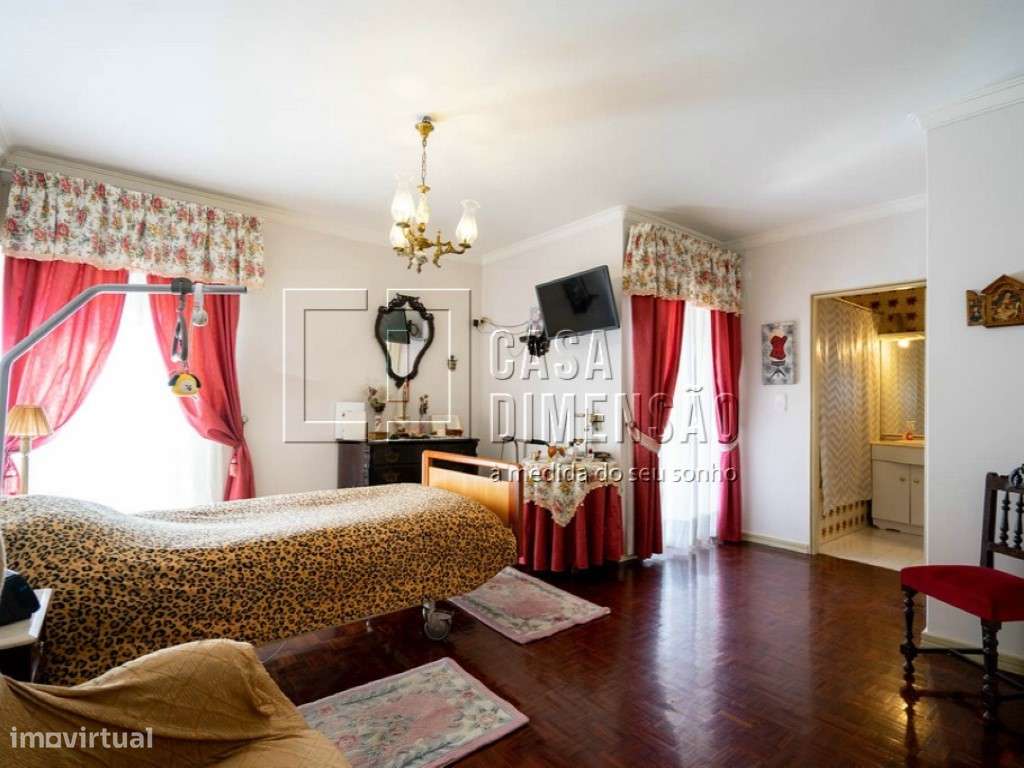 Moradia em bom estado de conservação, com grande potencial!!-30